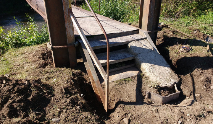 4. fotografia fotogalérie Oprava lávky cez Torysu