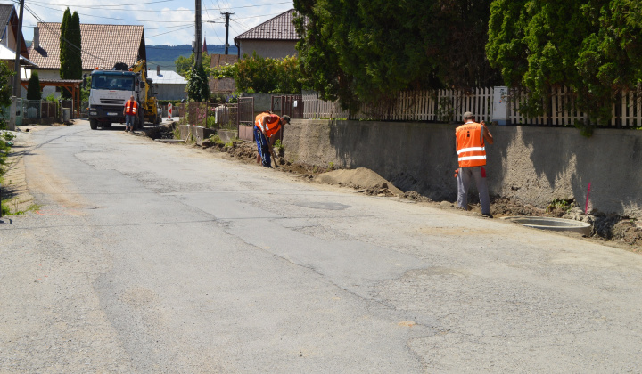1. fotografia fotogalérie Výstavba chodníkov pozdĺž cesty III.triedy, súp.č.3 - súp.č.33