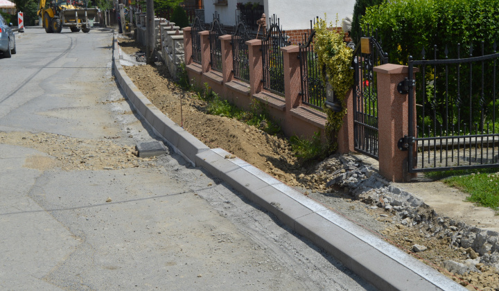 11. fotografia fotogalérie Výstavba chodníkov pozdĺž cesty III.triedy, súp.č.3 - súp.č.33