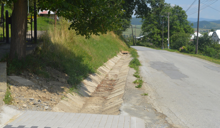 13. fotografia fotogalérie Výstavba chodníkov pozdĺž cesty III.triedy, súp.č.3 - súp.č.33