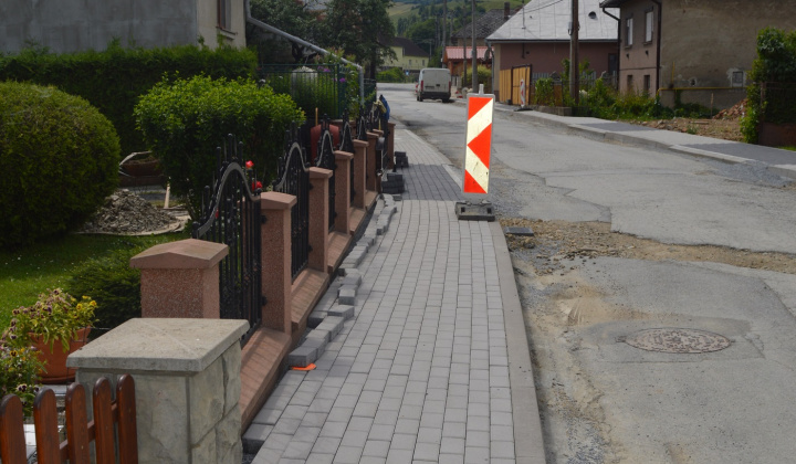 17. fotografia fotogalérie Výstavba chodníkov pozdĺž cesty III.triedy, súp.č.3 - súp.č.33