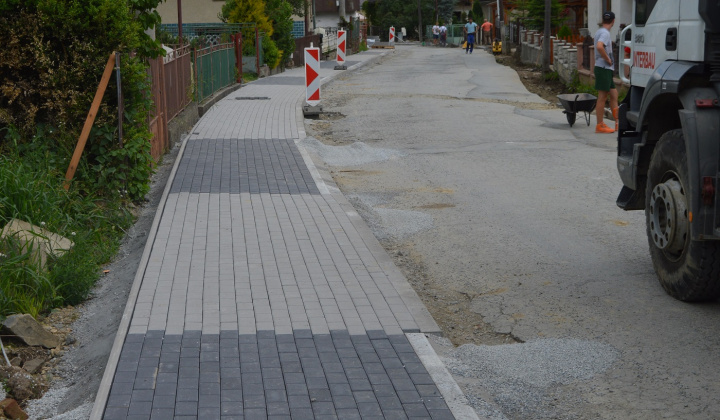 18. fotografia fotogalérie Výstavba chodníkov pozdĺž cesty III.triedy, súp.č.3 - súp.č.33