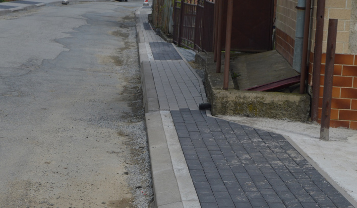 21. fotografia fotogalérie Výstavba chodníkov pozdĺž cesty III.triedy, súp.č.3 - súp.č.33