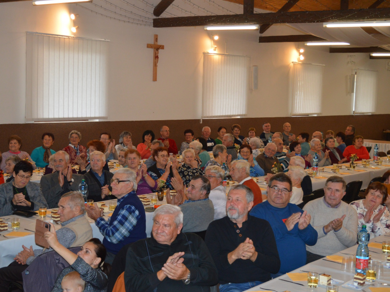 Október - mesiac úcty k starším, r. 2025