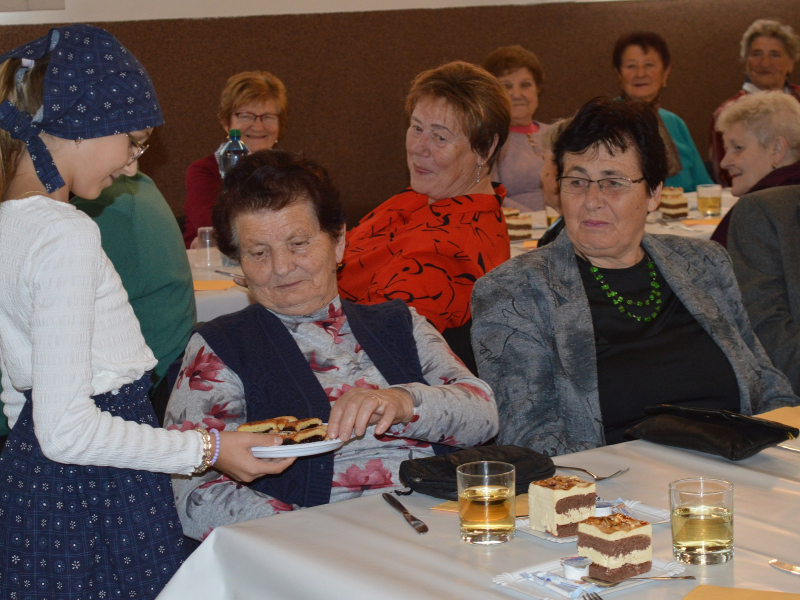 Október - mesiac úcty k starším, r. 2025