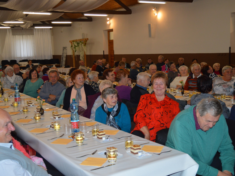 Október - mesiac úcty k starším, r. 2025