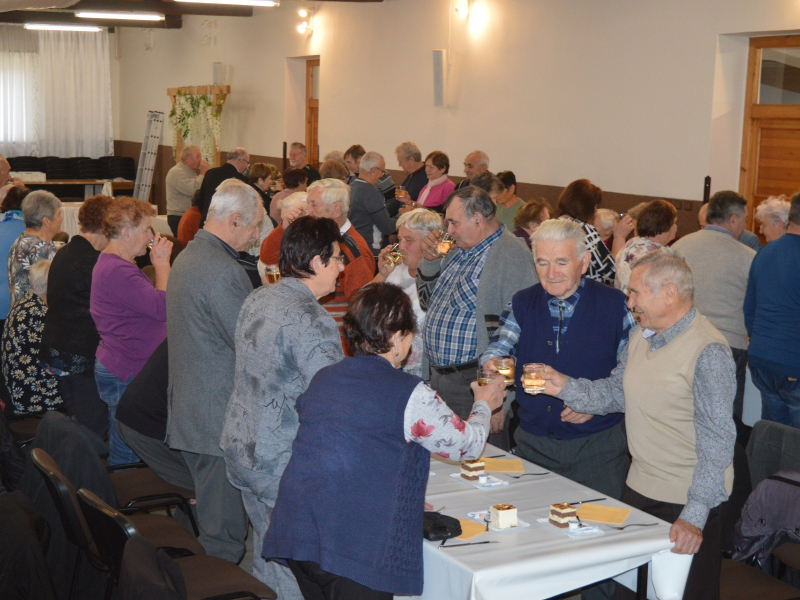 Október - mesiac úcty k starším, r. 2025