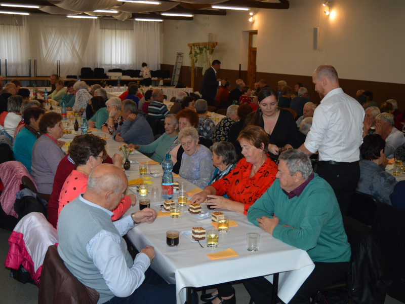 Október - mesiac úcty k starším, r. 2025